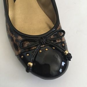 anne klein buttons flat